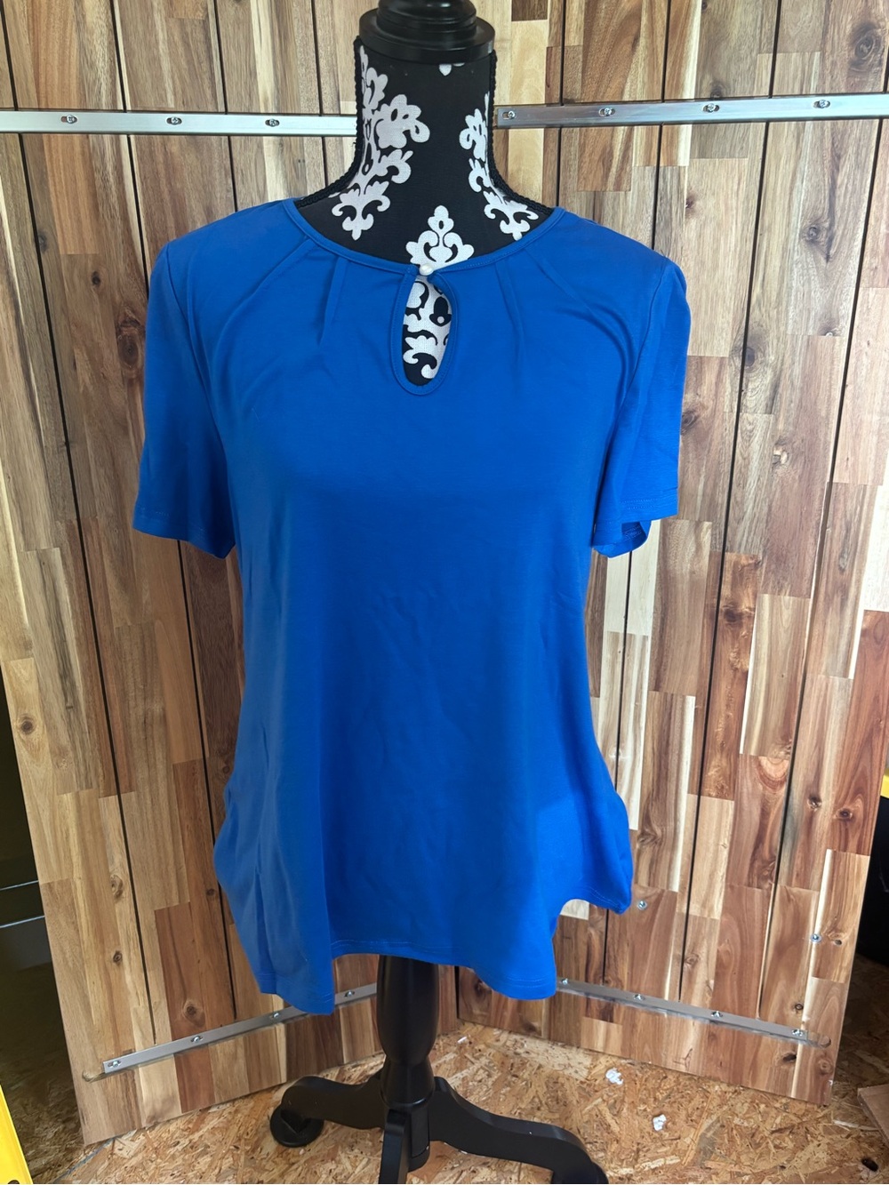 Folunsi Women’s Short Sleeve Keyhole Top in Royal Blue